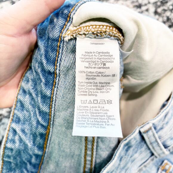 Madewell Relaxed Denim Shorts in Renfield Wash Destructed Edition - Picture 9 of 10